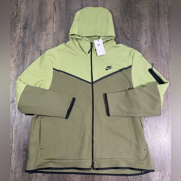 NEW | NIKE Men's Sportswear Tech Fleece Full-Zip Hoodie - Picture 3 of 5